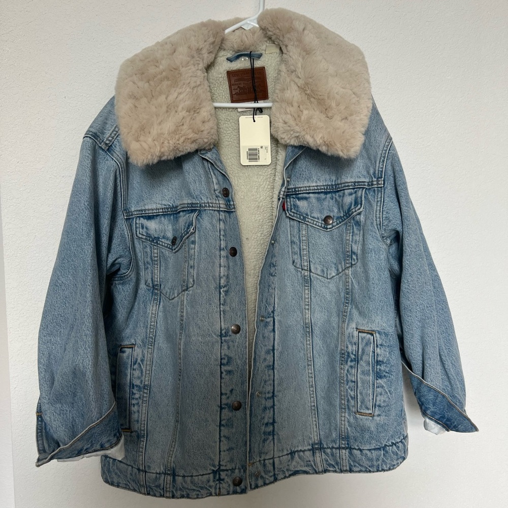 XL OVERSIZED SHERPA TRUCKER JACKET, LEVIS, NWT SIZE Lg